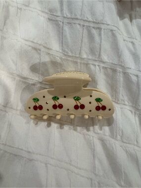 Emi Jay Cream and cherry  Clip. Never been worn before!